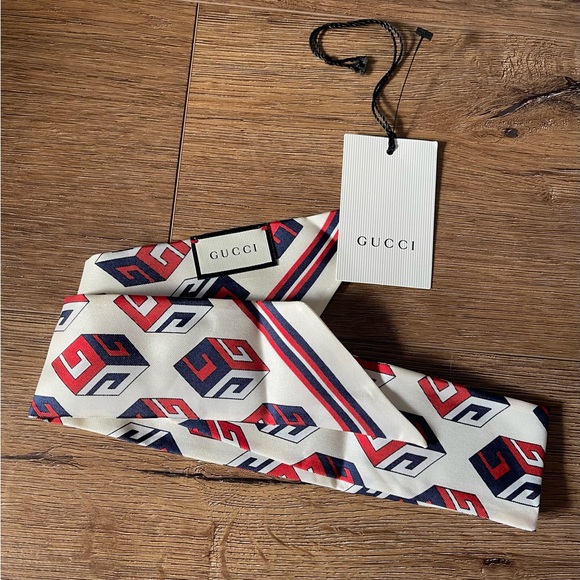 GUCCI-AUTHENTIC (NWT) Blue/Cream/Red Silk Twilly Scarf - Picture 2 of 10
